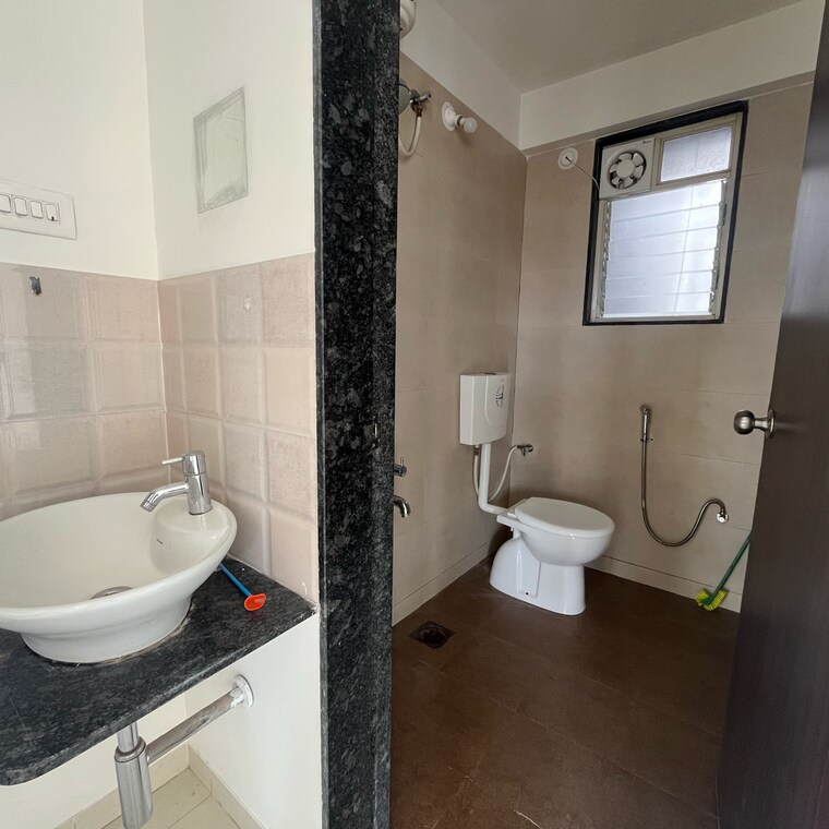 Bathroom, yashada-splendid-courtyard 3 Bedroom 1050 Sq.Ft. Apartment In Madhav Nagar Pune 9405308