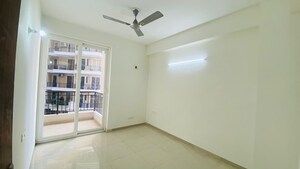 Room in 3 BHK Apartment at Ambika Florence Park, North Mullanpur – for Rent