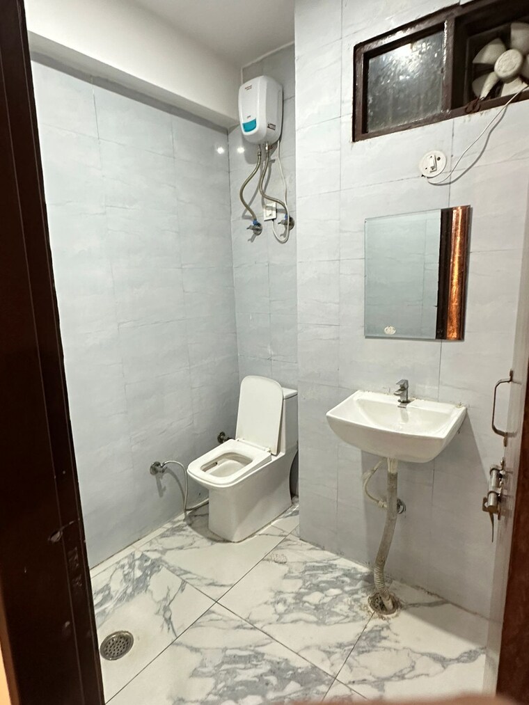 Bathroom, sector 31 Studio 633 Sq.Ft. Builder Floor In Sector 31 Gurgaon 9405316