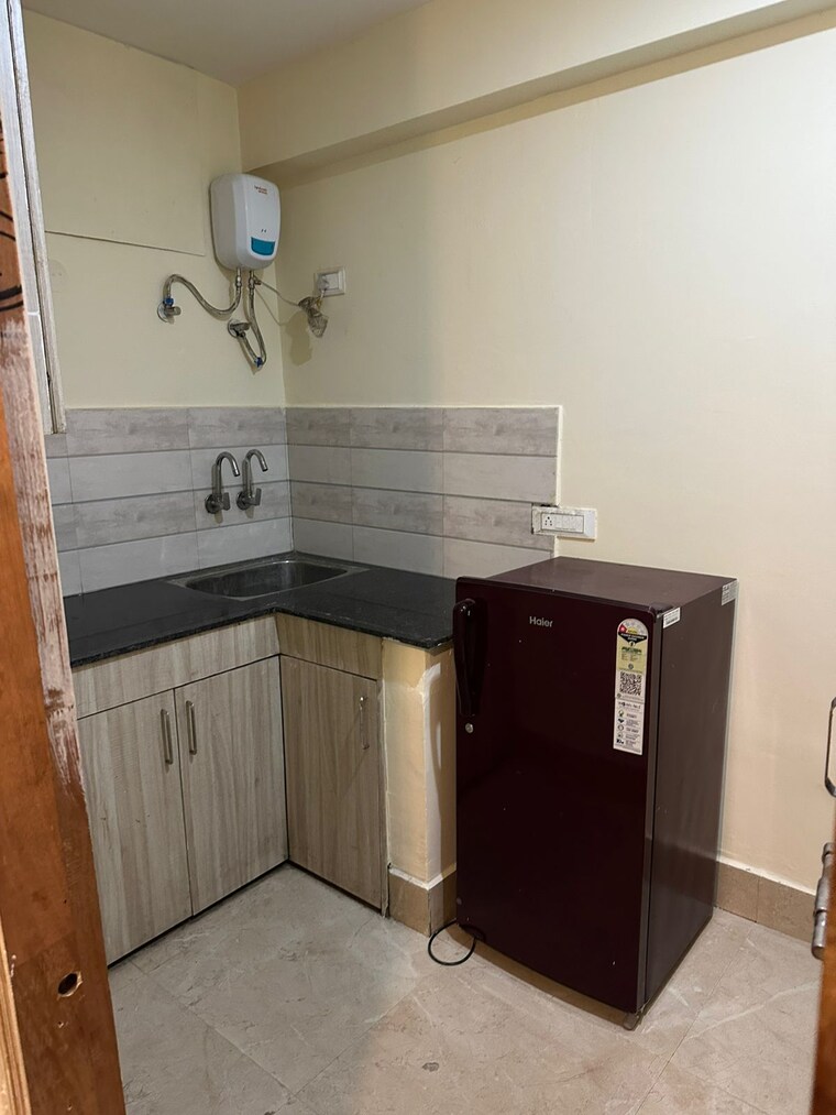 Kitchen, sector 31 Studio 633 Sq.Ft. Builder Floor In Sector 31 Gurgaon 9405316