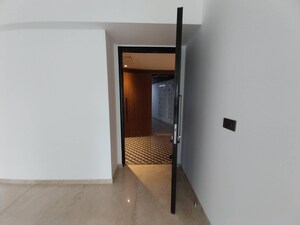 Room in 2 BHK Apartment at Lodha The Park, Worli – for Rent