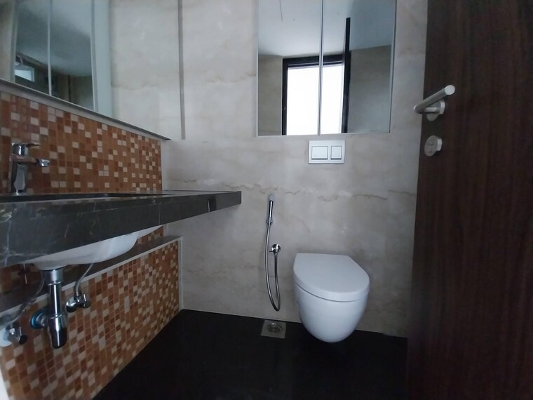Bathroom, lodha-the-park 2 Bedroom 890 Sq.Ft. Apartment In Worli Mumbai 9405315