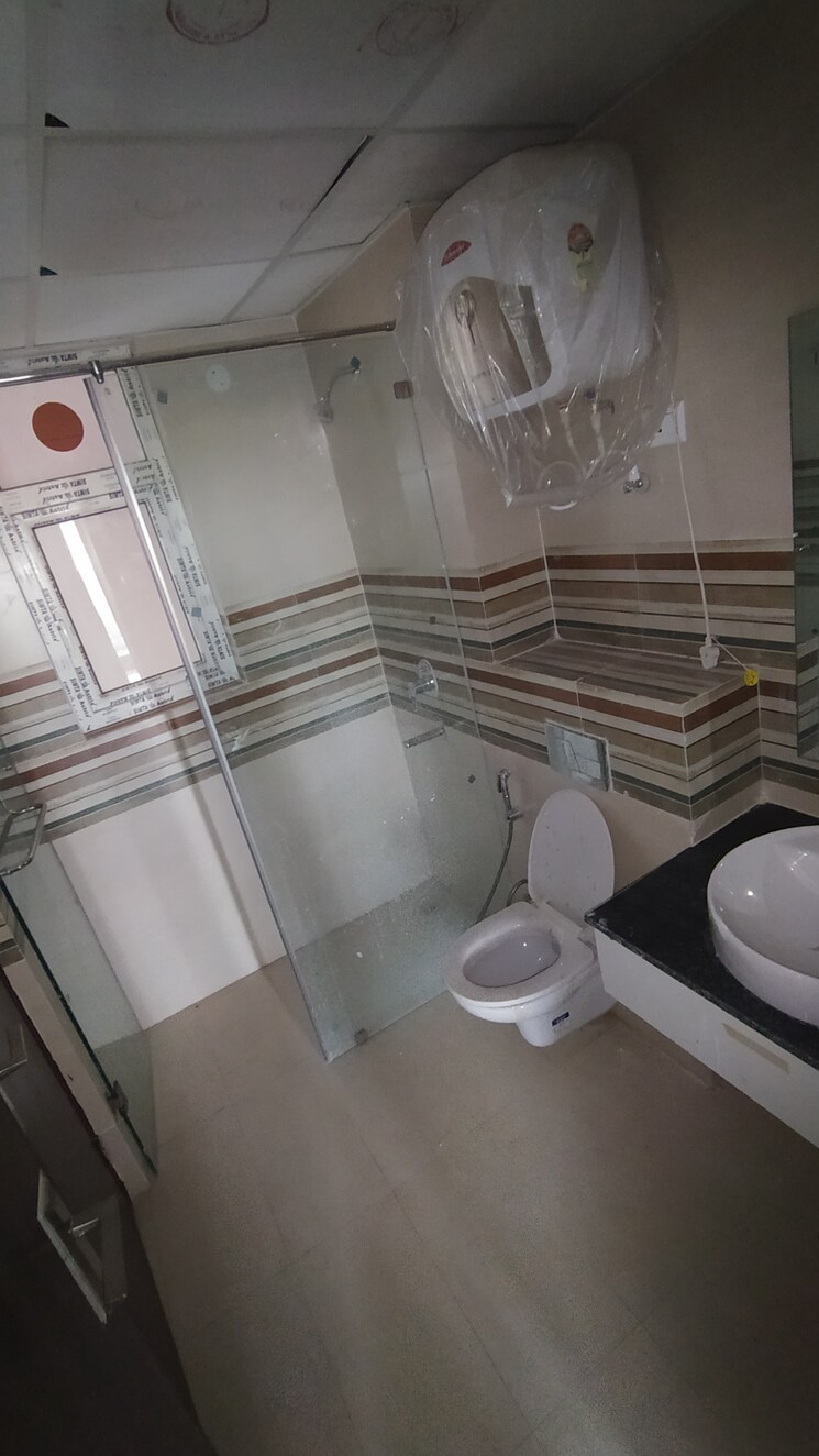 Bathroom, dlf-hyde-park 1.5 Bedroom 800 Sq.Ft. Independent House In South Mullanpur Chandigarh 9405319