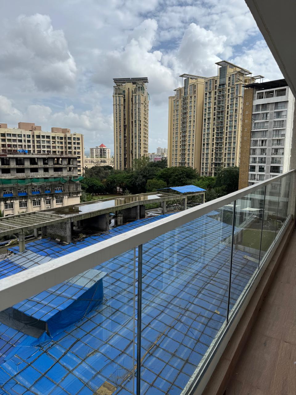 3.5 BHK + Servant Room Apartment For Sale in Embassy One Thane