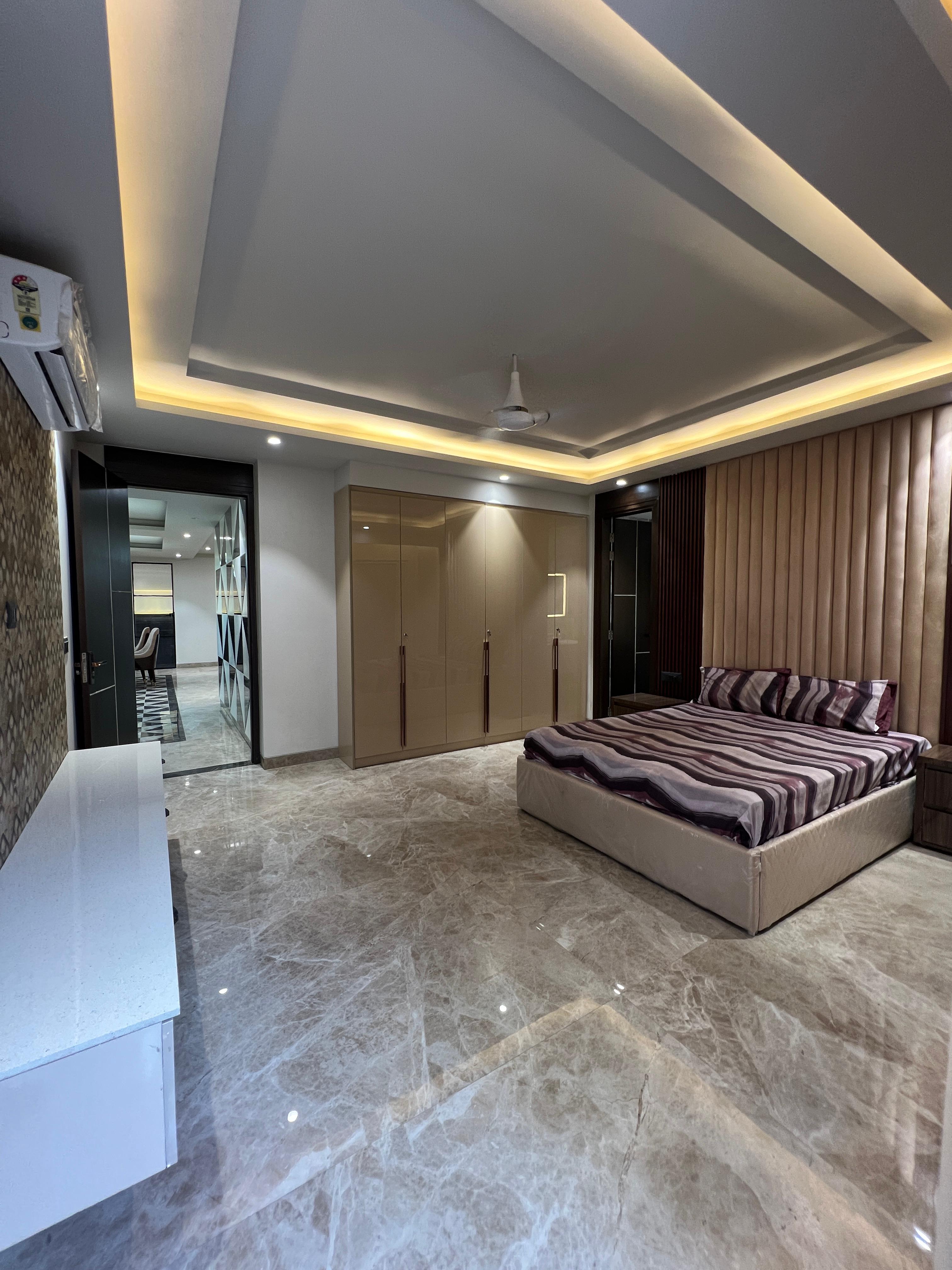 3 BHK + Servant Room Apartment For Sale in DLF The Crest