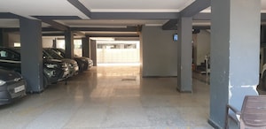 Parking in 2 BHK Builder Floor at Palam Vihar Residents Association, Palam Vihar – for Rent