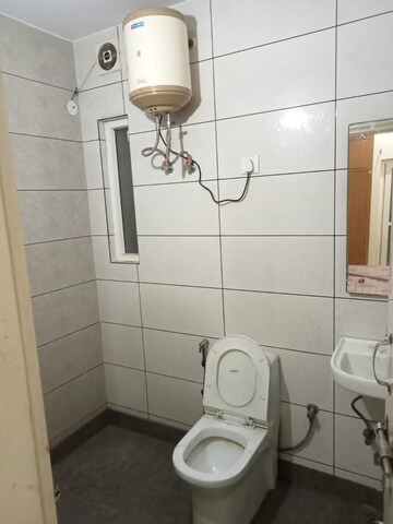 Bathroom in 2 BHK Builder Floor at Sector 40 – for Rent