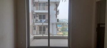 Room in 3 BHK Apartment at Emaar Palm Gardens, Sector 83 – for Rent