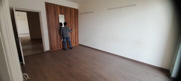 Room in 3 BHK Apartment at Emaar Palm Gardens, Sector 83 – for Rent