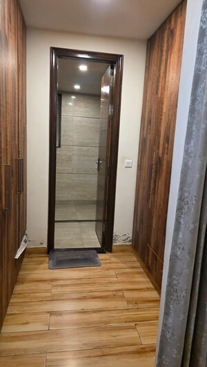 Room in 3.5 BHK Builder Floor at Ansal Sushant Floors, Sushant Lok ii – for Rent