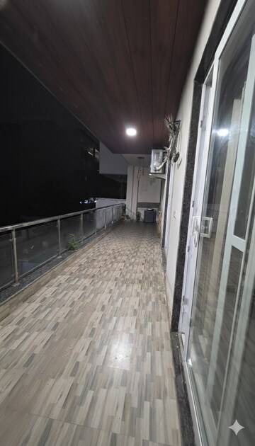 Balcony in 3.5 BHK Builder Floor at Ansal Sushant Floors, Sushant Lok ii – for Rent