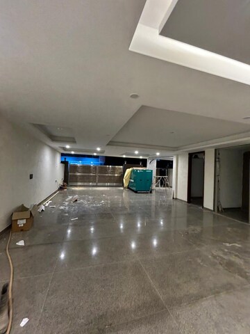 Parking in 3.5 BHK Builder Floor at Ansal Sushant Floors, Sushant Lok ii – for Rent