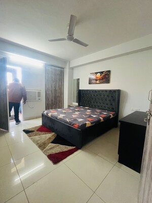 Bedroom in 2 BHK Builder Floor at Sector 40 – for Rent