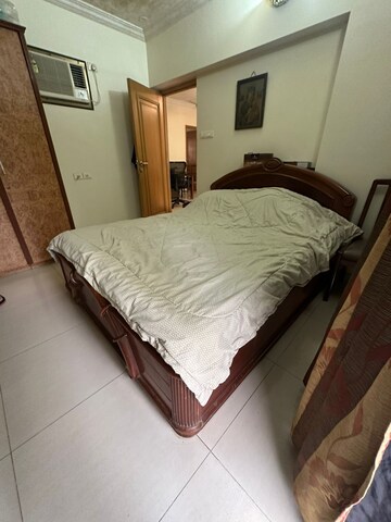 Bedroom in 3 BHK Apartment at Khar West – for Rent