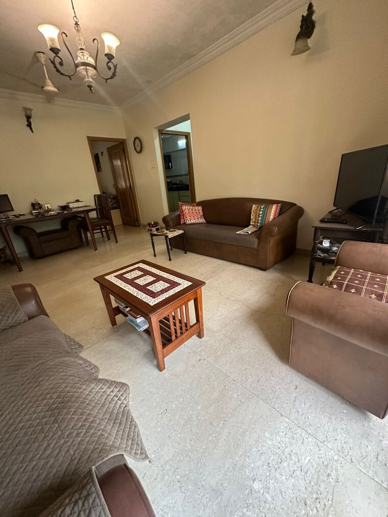 Hall, khar west 3 Bedroom 900 Sq.Ft. Apartment In Khar West Mumbai 9405369