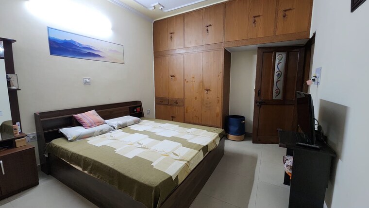 Bedroom, sector 41 3 Bedroom 200 Sq.Yd. Builder Floor In Sector 41 Gurgaon 9405366