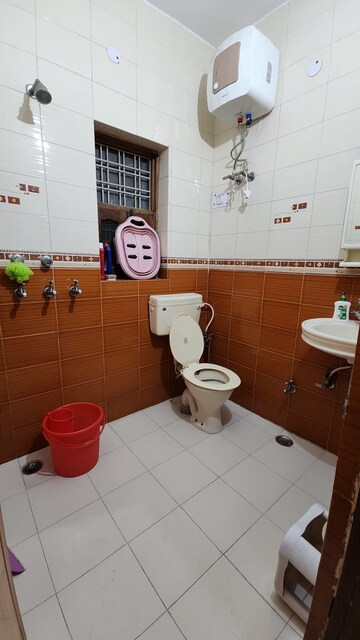 Team Area in 3 BHK Builder Floor at Sector 41 – for Rent