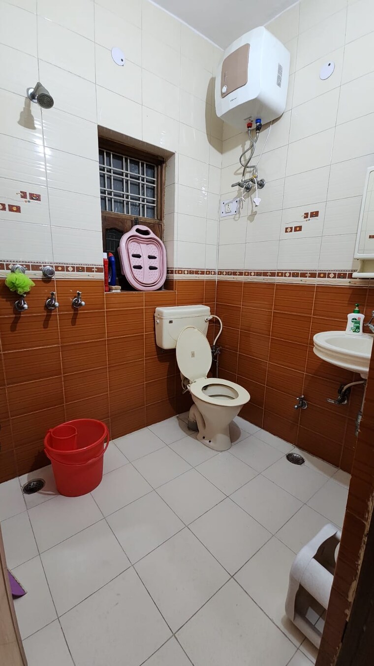 Team Area, sector 41 3 Bedroom 200 Sq.Yd. Builder Floor In Sector 41 Gurgaon 9405366