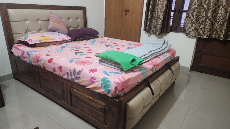 Bedroom, sector 41 3 Bedroom 200 Sq.Yd. Builder Floor In Sector 41 Gurgaon 9405366