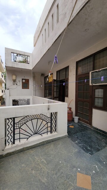 Kitchen in 3 BHK Builder Floor at Sector 41 – for Rent