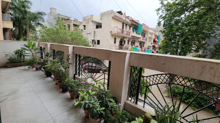 Balcony, sector 41 3 Bedroom 200 Sq.Yd. Builder Floor In Sector 41 Gurgaon 9405366