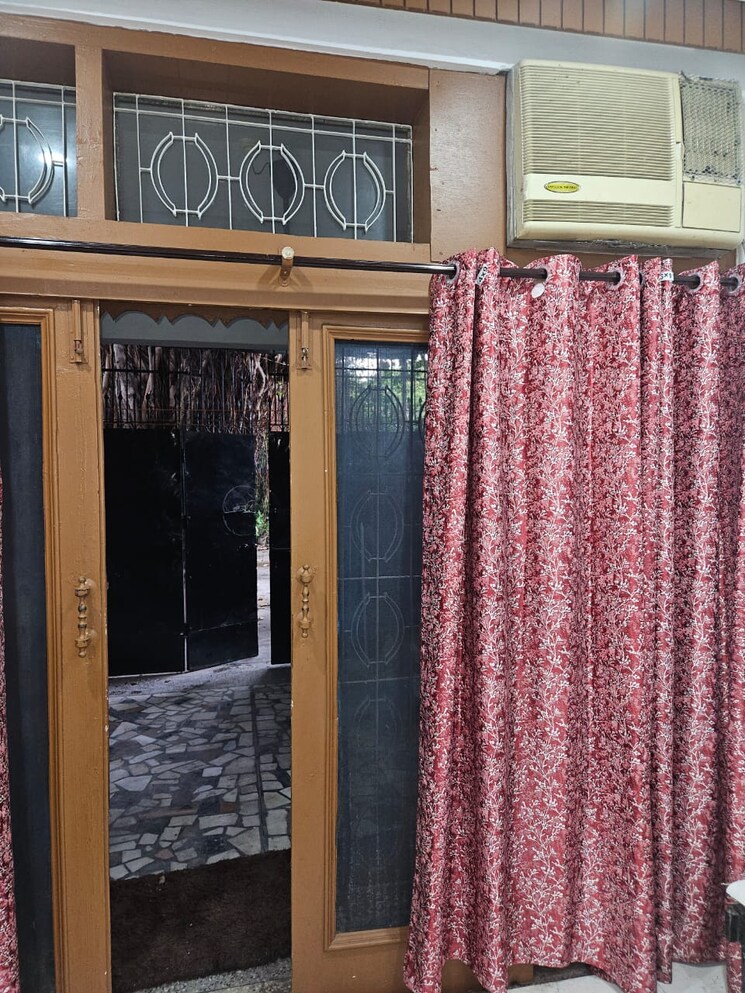 Bedroom, lajpat nagar ii 1.5 Bedroom 450 Sq.Ft. Builder Floor In Lajpat Nagar ii Delhi 9405372