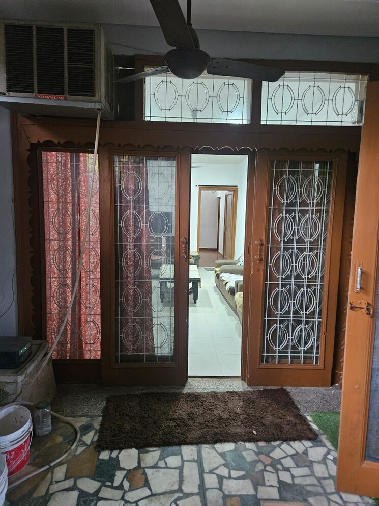 Bedroom, lajpat nagar ii 1.5 Bedroom 450 Sq.Ft. Builder Floor In Lajpat Nagar ii Delhi 9405372