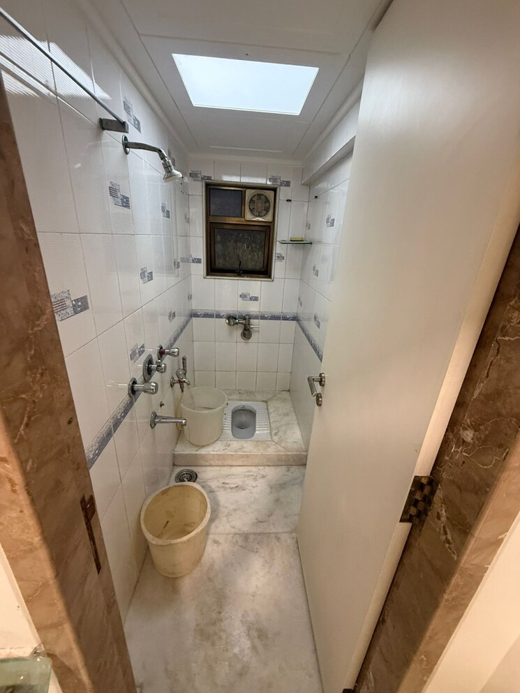 Bathroom, joanna-villa 4 Bedroom 1800 Sq.Ft. Apartment In Bandra West Mumbai 9405379