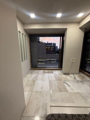 Room in 4 BHK Apartment at Joanna Villa, Bandra West – for Rent