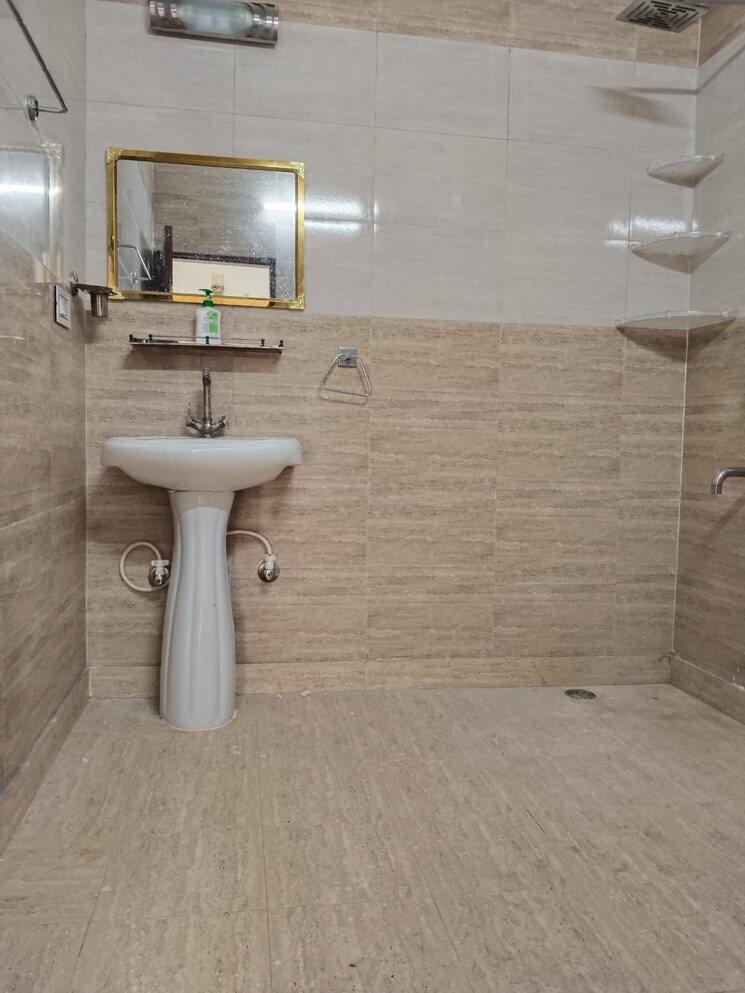 Bathroom, saket 3 Bedroom 2200 Sq.Ft. Independent House In Saket Delhi 9405380