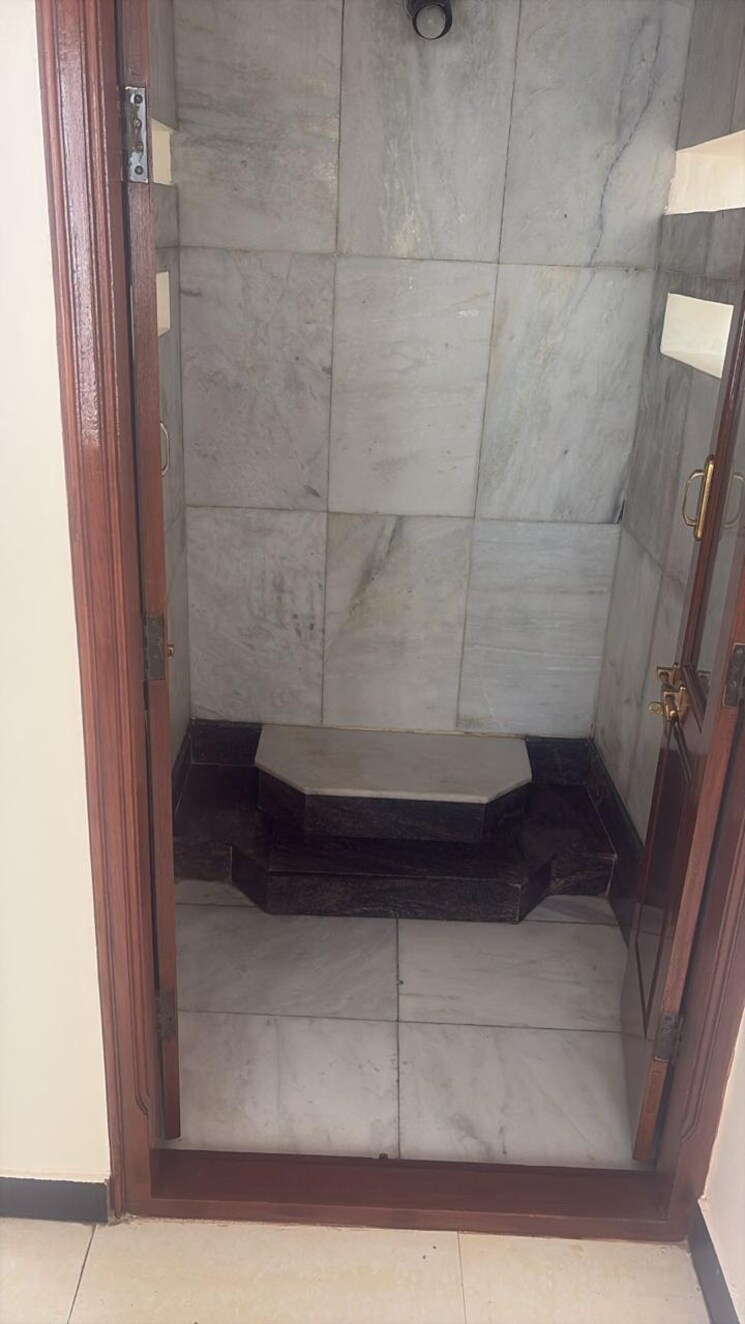 Bathroom, chamrajpet 3 Bedroom 1800 Sq.Ft. Apartment In Chamrajpet Bangalore 9405409