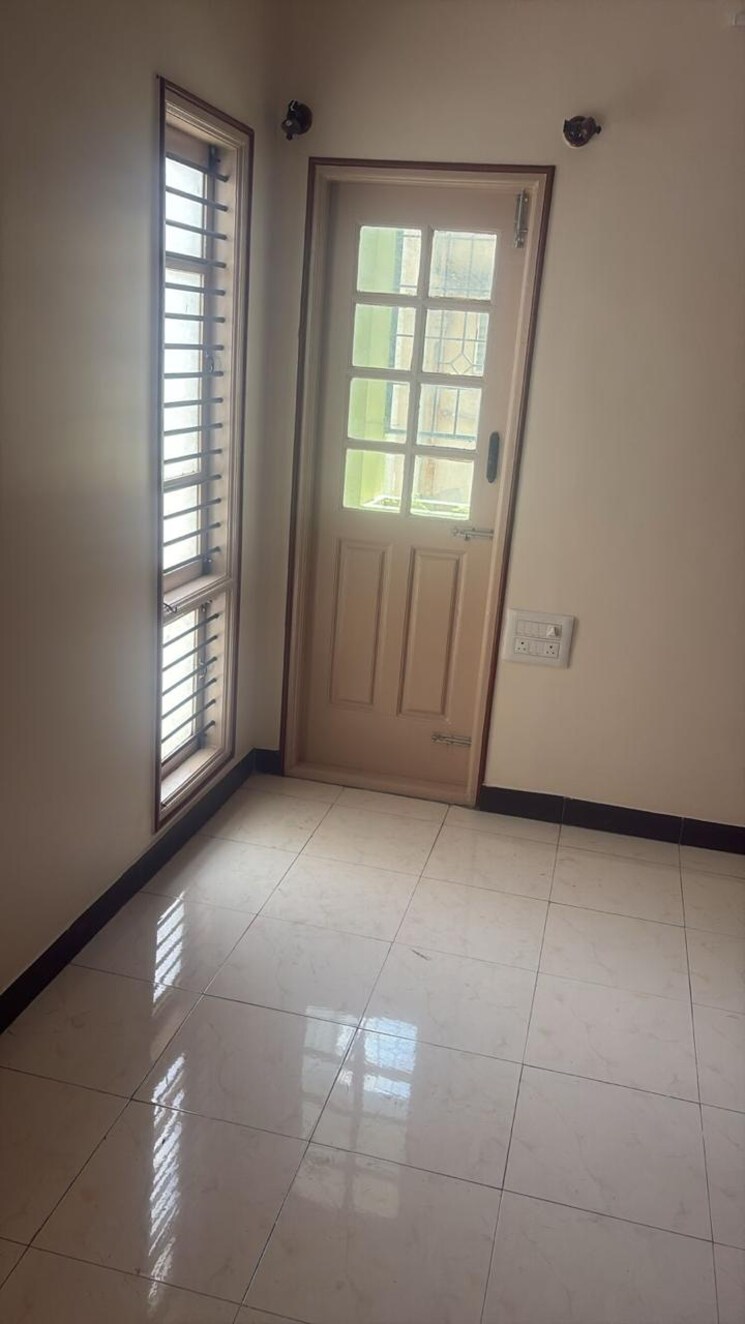 Room, chamrajpet 3 Bedroom 1800 Sq.Ft. Apartment In Chamrajpet Bangalore 9405409