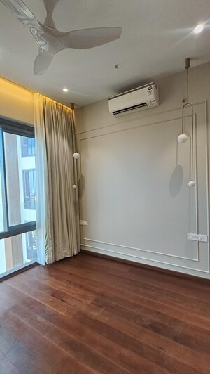 Room in 2 BHK Apartment at Piramal Mahalaxmi, Mahalaxmi – for Rent