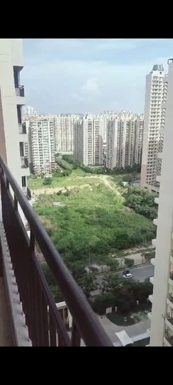 2 BHK + Pooja Room Apartment For Sale in Amrapali Golf Homes