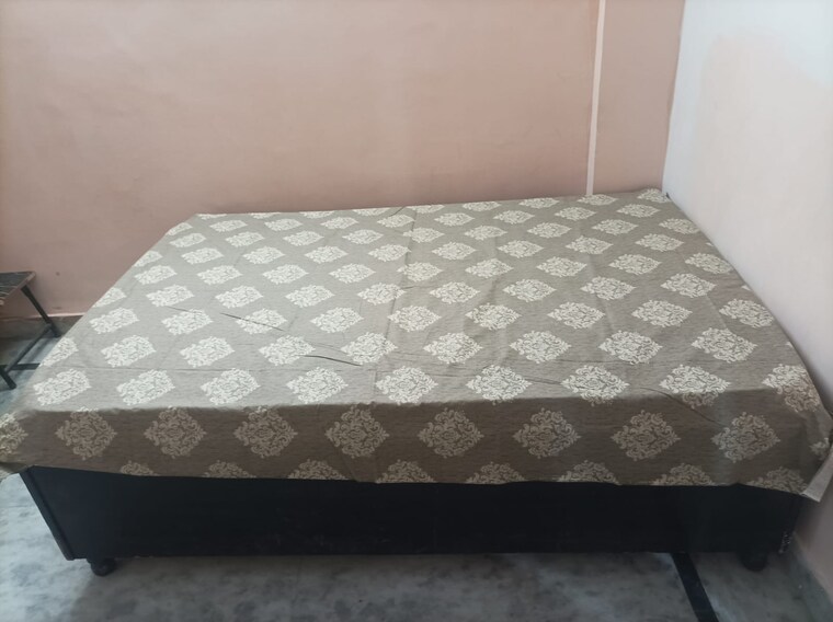 Bedroom, meet-apartments 2 Bedroom 450 Sq.Ft. Apartment In Burari Delhi 9405425