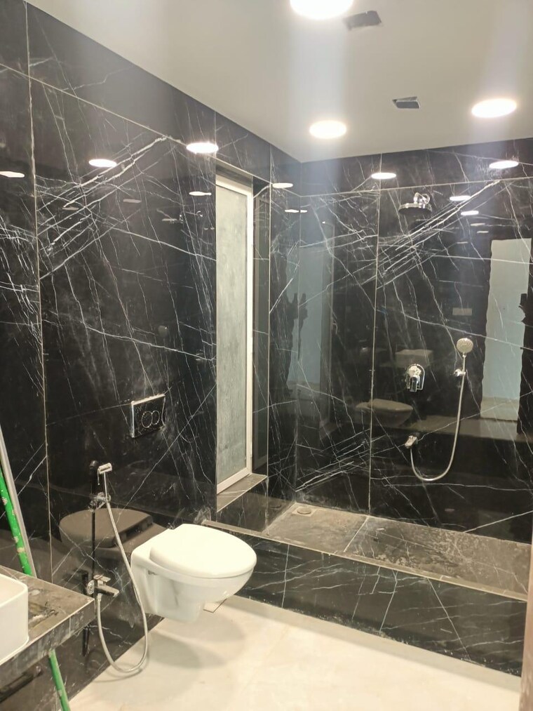 Bathroom, indiabulls-blu 2 Bedroom 890 Sq.Ft. Apartment In Worli Mumbai 9405446