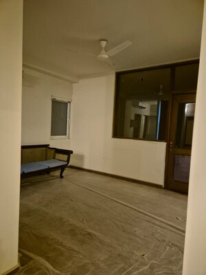 Room in 3 BHK Apartment at Vasant Kunj – for Sale