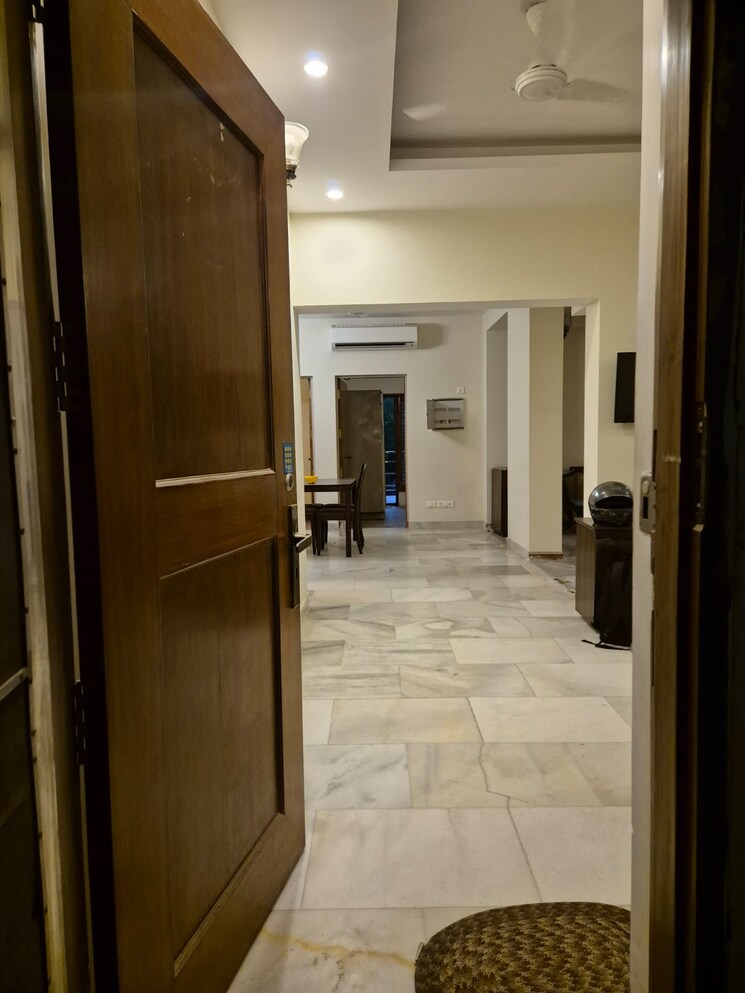 Room, vasant kunj 3 Bedroom 1600 Sq.Ft. Apartment In Vasant Kunj Delhi 9405468