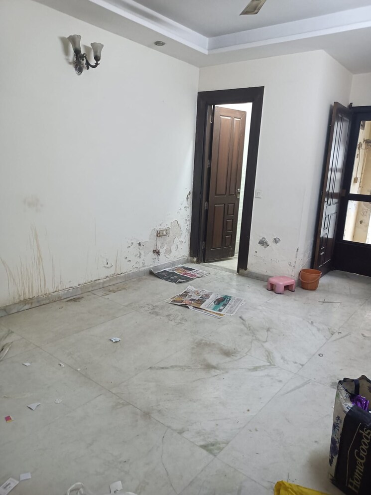 Room, ram vihar 3 Bedroom 1750 Sq.Ft. Builder Floor In Ram Vihar Delhi 9405492