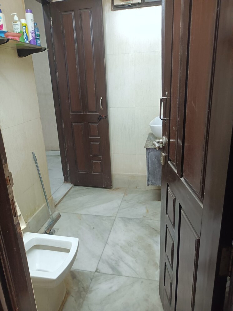 Bathroom, ram vihar 3 Bedroom 1750 Sq.Ft. Builder Floor In Ram Vihar Delhi 9405492