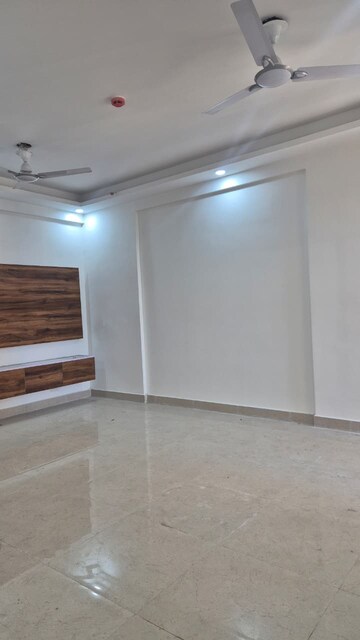 Room in 2.5 BHK Apartment at ROF Alante, Sector 108 – for Rent
