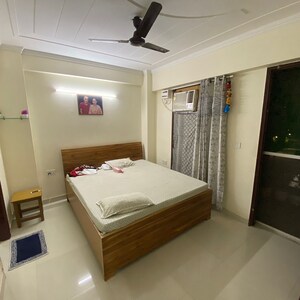 Room in 2 BHK Apartment at Signature Global Prime, Sector 63a – for Rent