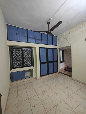 Room in 2.5 BHK Apartment at New Palm Beach CHS, Nerul Sector 4 – for Rent