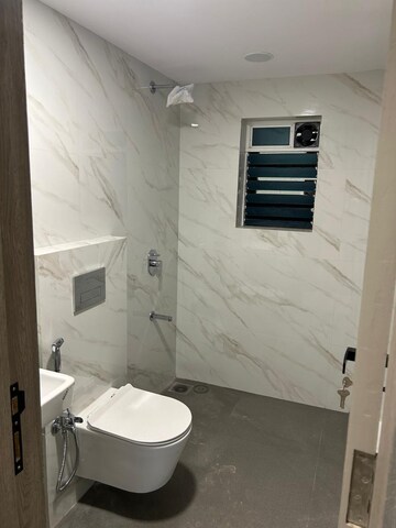 Bathroom in 3 BHK Apartment at Peninsula Celestia Spaces, Parel – for Rent
