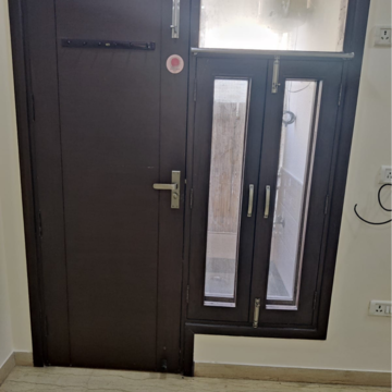 Building Lobby in 3 BHK Builder Floor at Malviya Nagar – for Rent