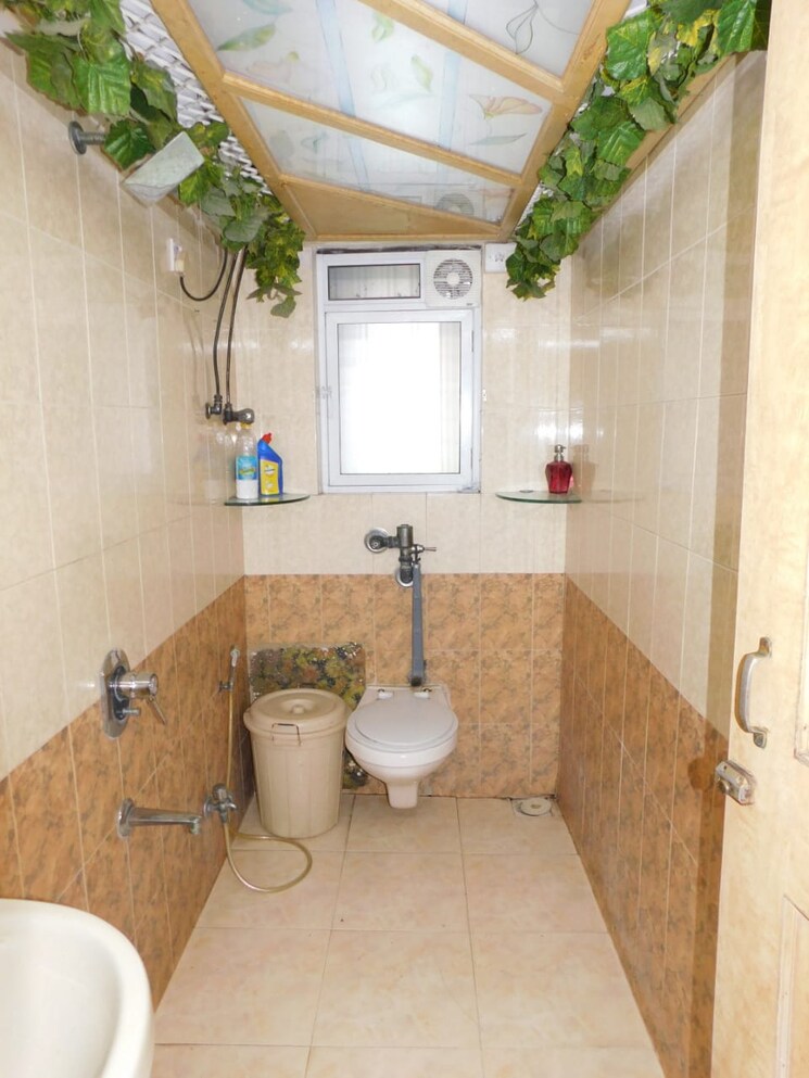 Attached Bathroom, andheri west 3 Bedroom 1225 Sq.Ft. Apartment In Andheri West Mumbai 9405520