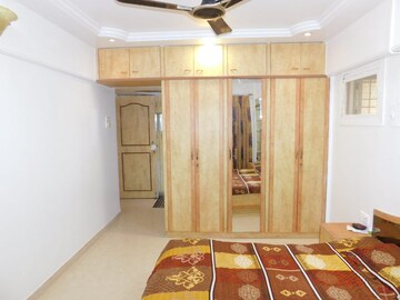 Bedroom in 3 BHK Apartment at Andheri West – for Rent