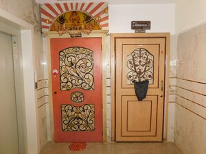 Bedroom in 3 BHK Apartment at Andheri West – for Rent