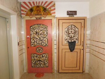 Bedroom in 3 BHK Apartment at Andheri West – for Rent