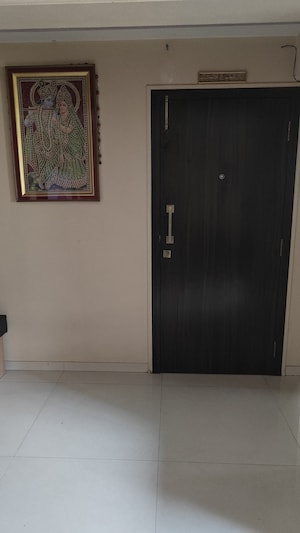 Room in 2 BHK Apartment at Vakola – for Rent